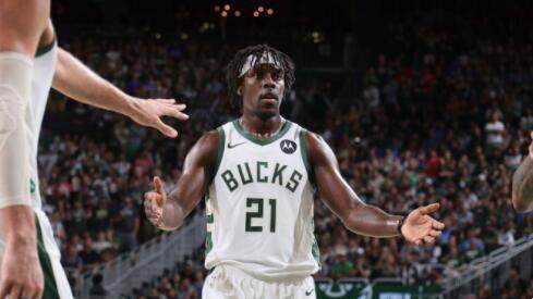 首战手感低迷？霍勒迪：我们进攻还行 防守差点意思