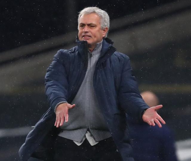 开云官网-穆里尼奥：热刺被个人失误坑了 凯恩两个脚踝受伤